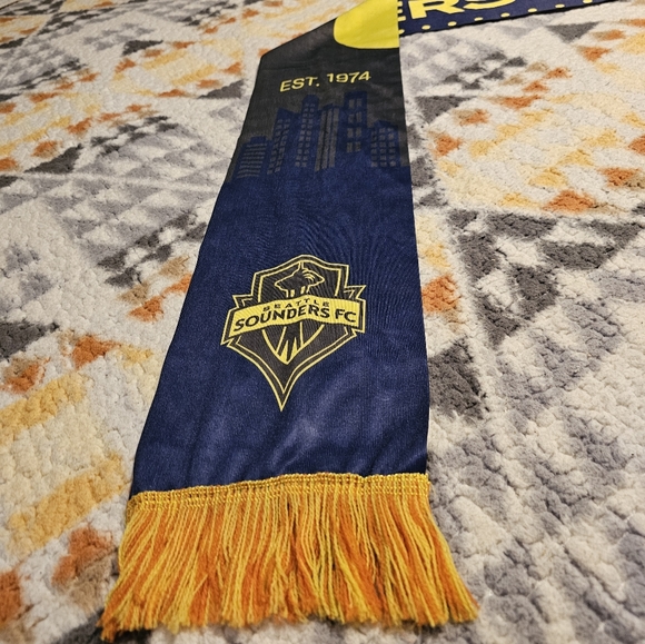 Seattle Sounders Scarf - Picture 7 of 8